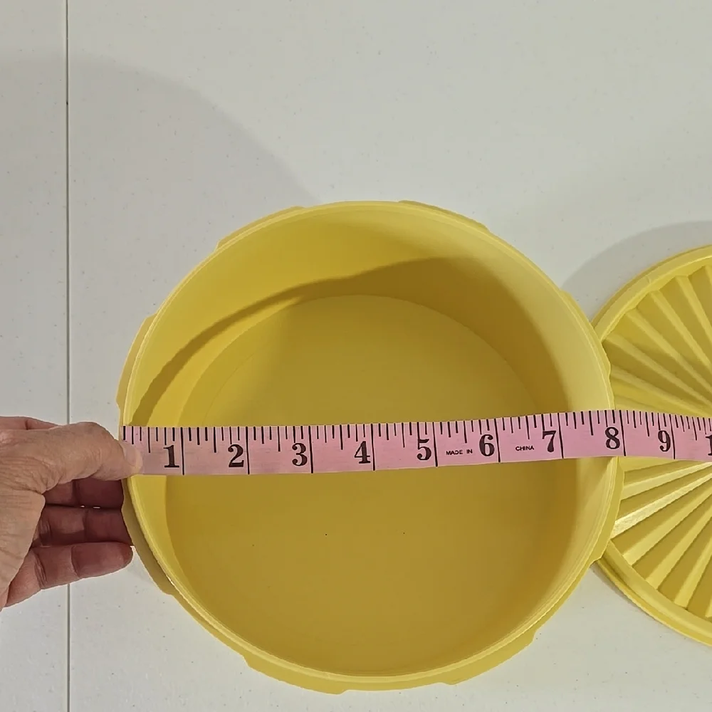 Tupperware Yellow Food Storage Container - Picture 6 of 7